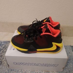 Nike Zoom Freak 1 Soulglo Size 6y 6 men or 8 women